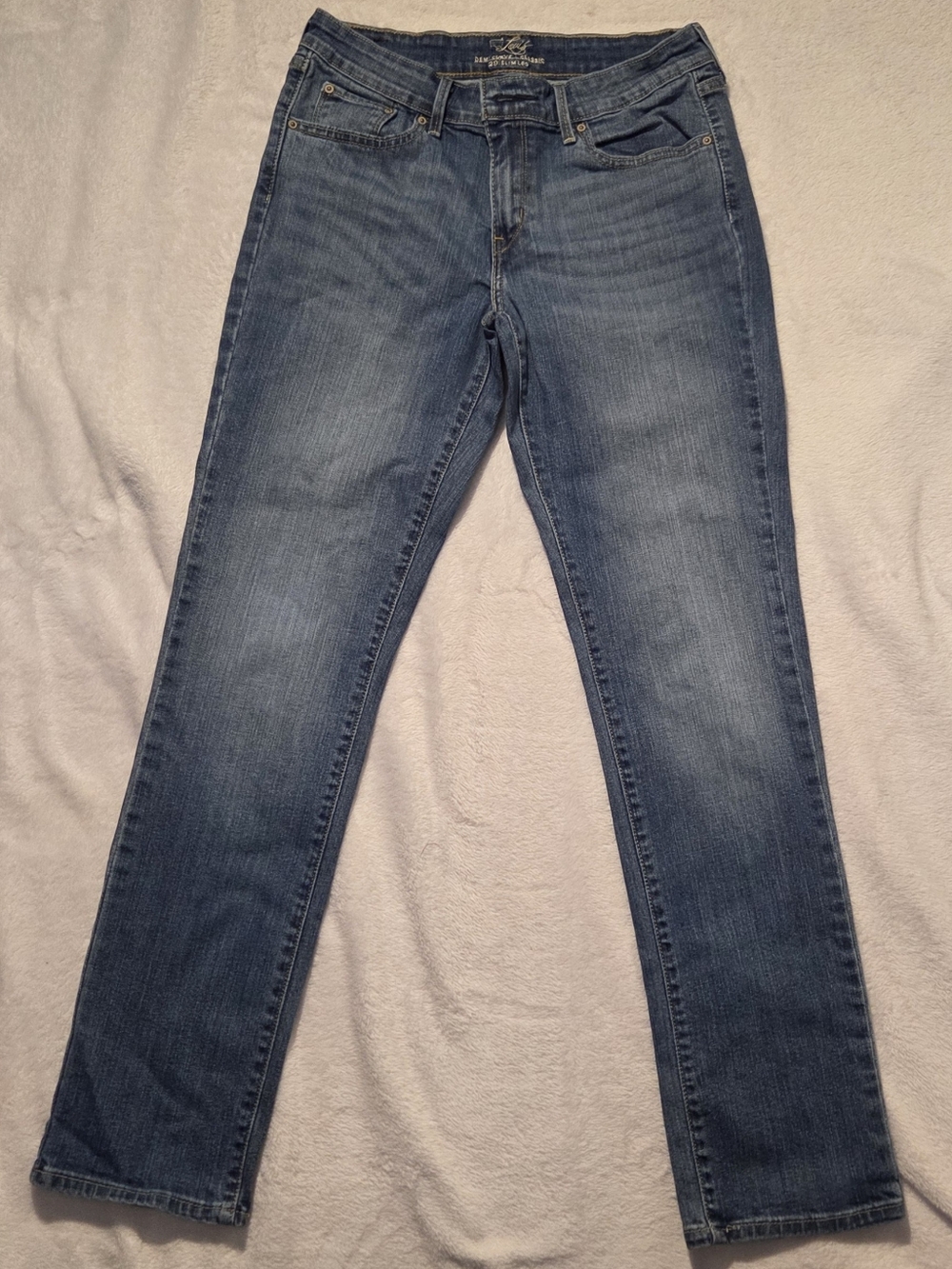 Levi's Women's Denim Curves Slim Leg Medium Wash Blue Denim 5-Pocket Jeans 29